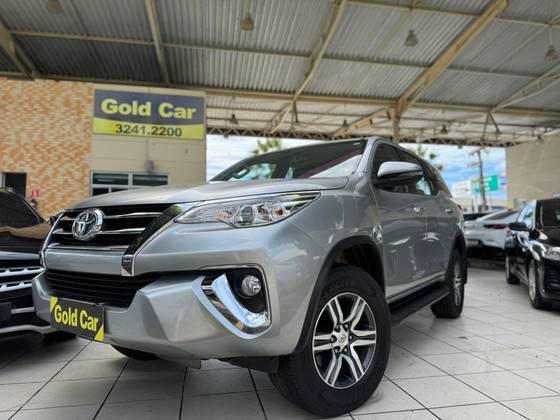 TOYOTA HILUX SW4 2.7 SRV 7 LUGARES 4X2 16V FLEX 4P AUTOMÁTICO TOYOTA HILUX SW4 2.7 SRV 7 LUGARES 4X2 16V FLEX 4P AUTOMÁTICO
